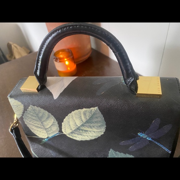 Ted Baker DOMINA Bag in Distinguishing Rose Crosshatch - Picture 6 of 16